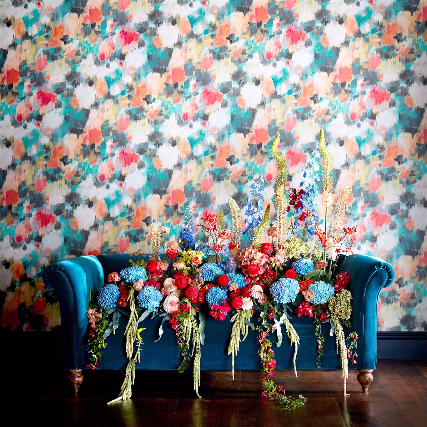 Обои Harlequin Standing Ovation Exuberance Coral/Turquoise 111476 фото в интерьере